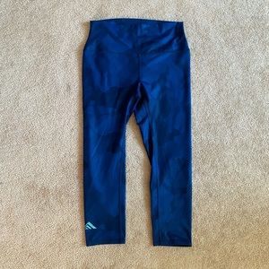 Like New Alo Yoga Camo Capri Legging
